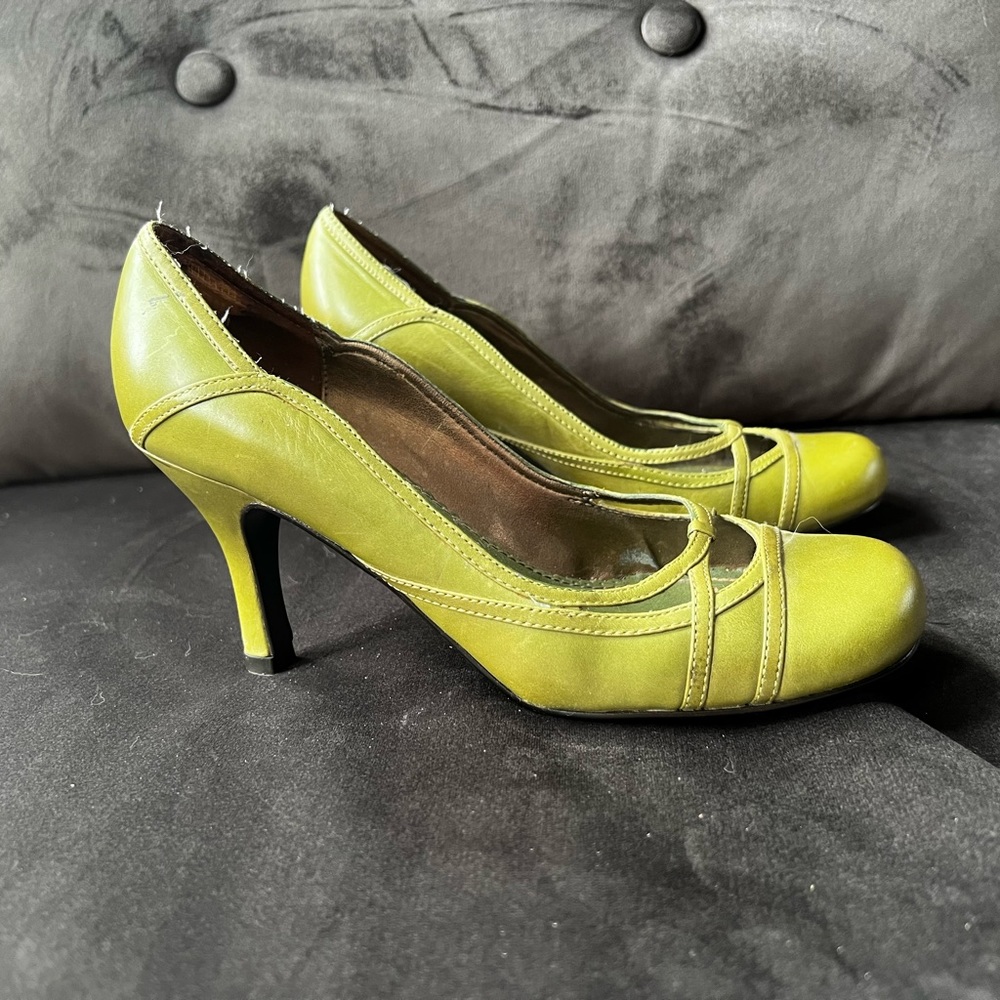 Steve Madden Green Round Toe Medium Heels, size 7